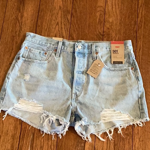 Levi’s original 501, high rise, button fly, light wash cutoff denim jean shorts - Picture 15 of 15